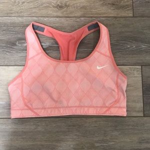 Women’s dri-fit Nike sports bra